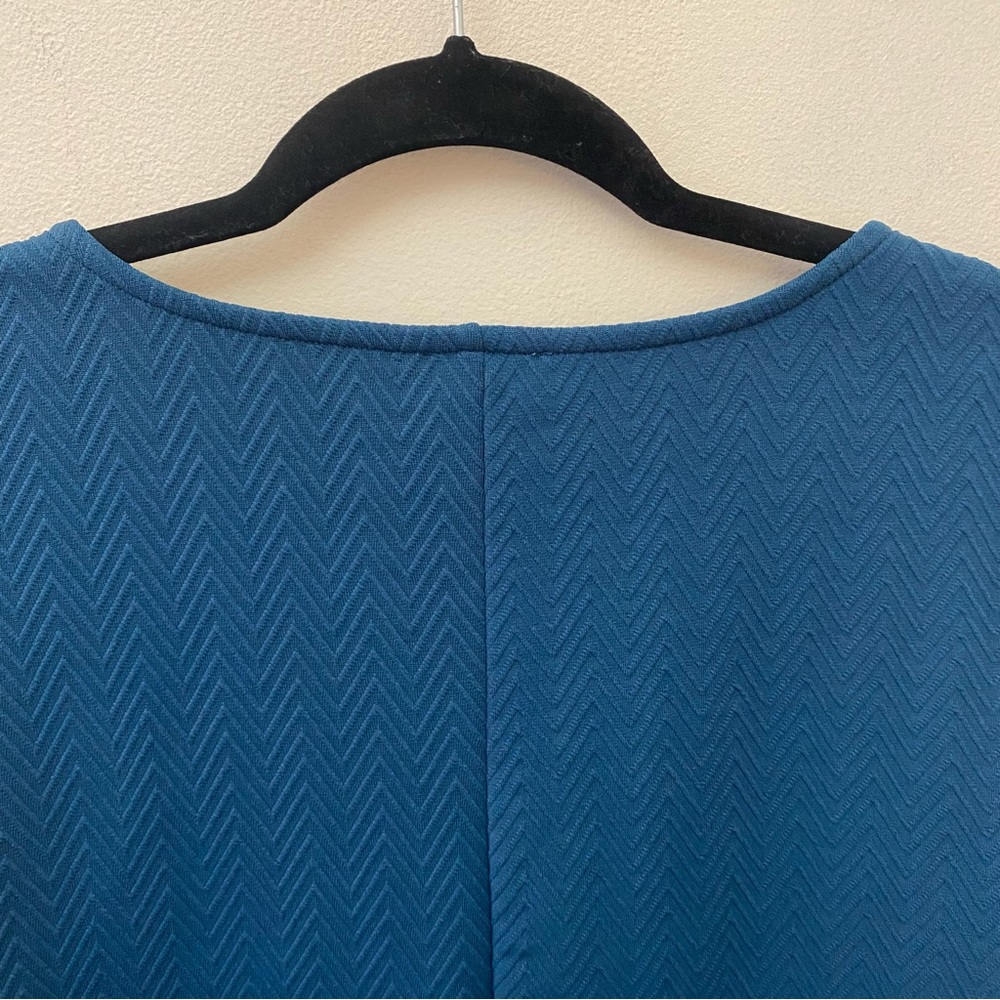 Avenue teal zig zag textured sleeveless keyhole opening top size 14 - Picture 7 of 8